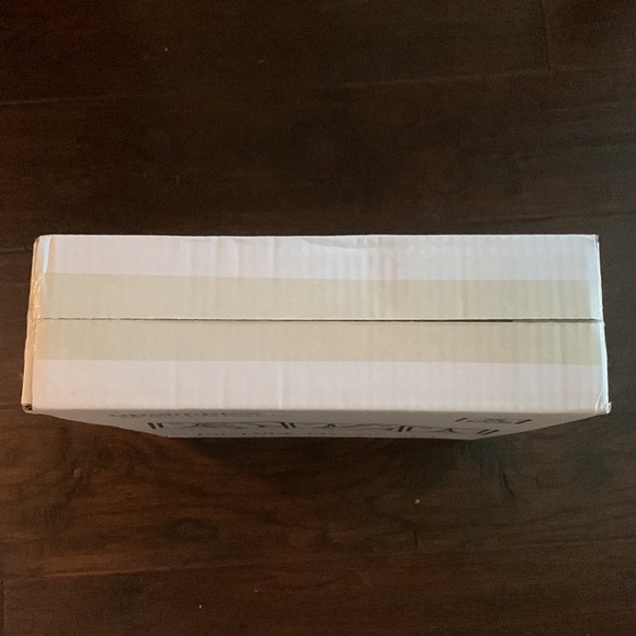 Set of 5 Picture Frames - 11 x 14 - New In Box - Light Oak finish - Picture 2 of 6